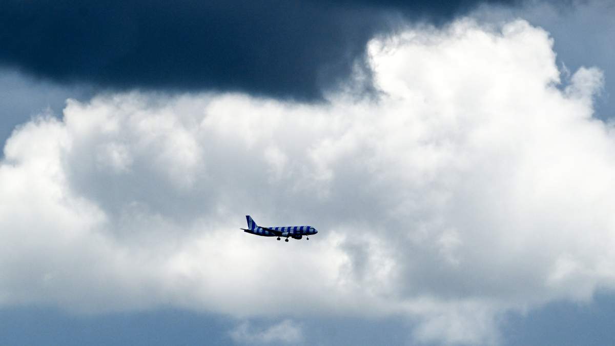 Houston Flight Delays Pile Up, But Power Outages Dial Down | NewsRadio 740 KTRH
