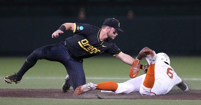 Oregon ties game vs. Texas in Super Regional; live updates | Oregon Ducks