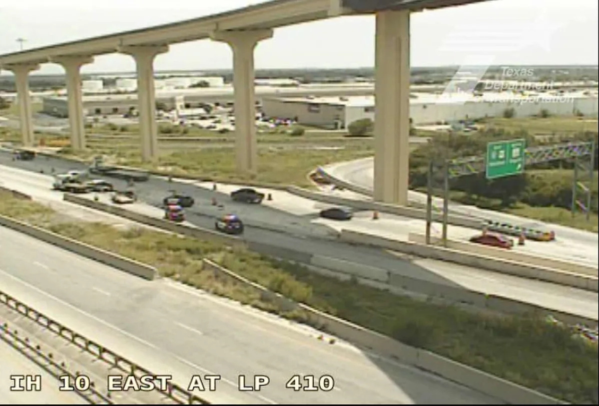 Massive highway closure hits San Antonio after 'major' wreck
