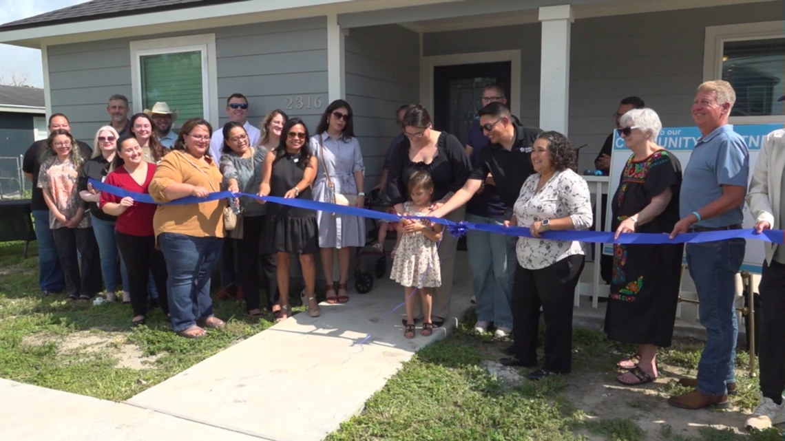 Corpus Christi mother receives new home through Habitat for Humanity