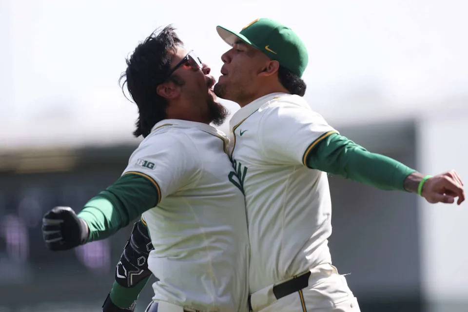 Oregon's Dominic Hellman, left, chest bumps Naulivou Lauaki Jr., right, after hitting a home run against Northwestern during an NCAA baseball game on Sunday, March 22, 2026, in Eugene, Ore. (AP Photo/Amanda Loman) (Amanda Loman/AP)