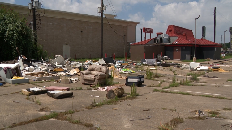 Houston family's 30-year neighborhood is now overrun with trash. Here's what officials are doing about it.