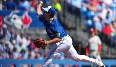 Blue Jays' Chad Dallas makes jaw-dropping behind-the-back snag to escape trouble in memorable MLB debut