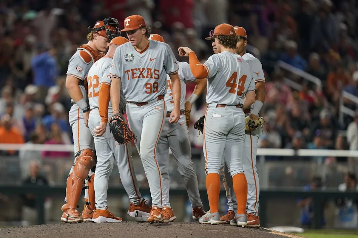 Texas' season on the brink after sloppy opening loss to Georgia in College World Series