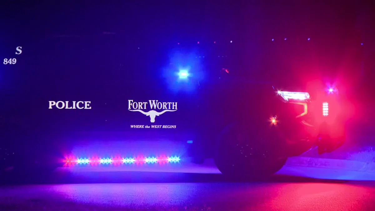 Man found dead after Fort Worth park shooting; suspect at large