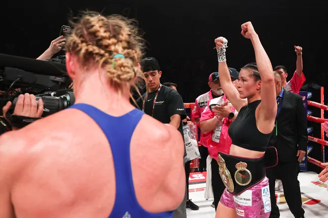 Stephanie Han def. Holly Holm, MVPW 03