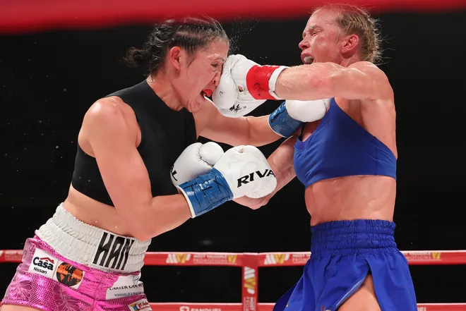 Stephanie Han def. Holly Holm, MVPW 03