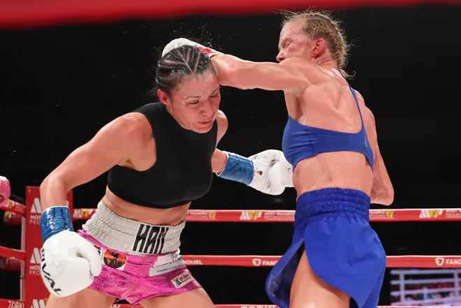 Stephanie Han def. Holly Holm, MVPW 03