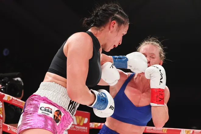 Stephanie Han def. Holly Holm, MVPW 03