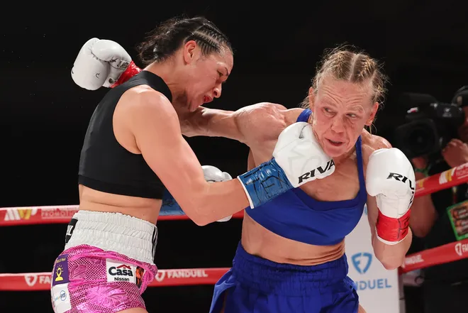 Stephanie Han def. Holly Holm, MVPW 03