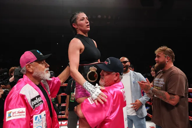 Stephanie Han def. Holly Holm, MVPW 03