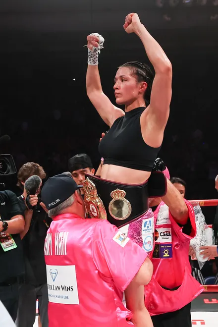 Stephanie Han def. Holly Holm, MVPW 03