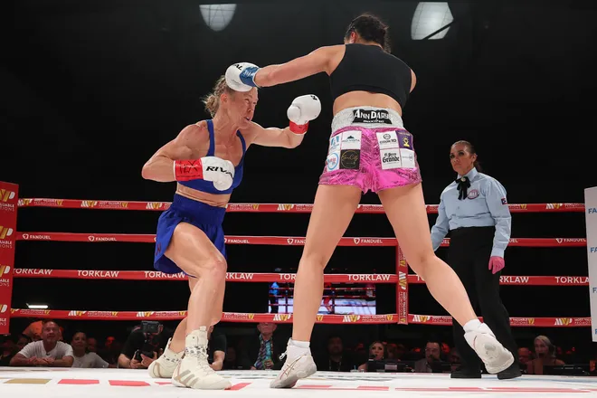 Stephanie Han def. Holly Holm, MVPW 03