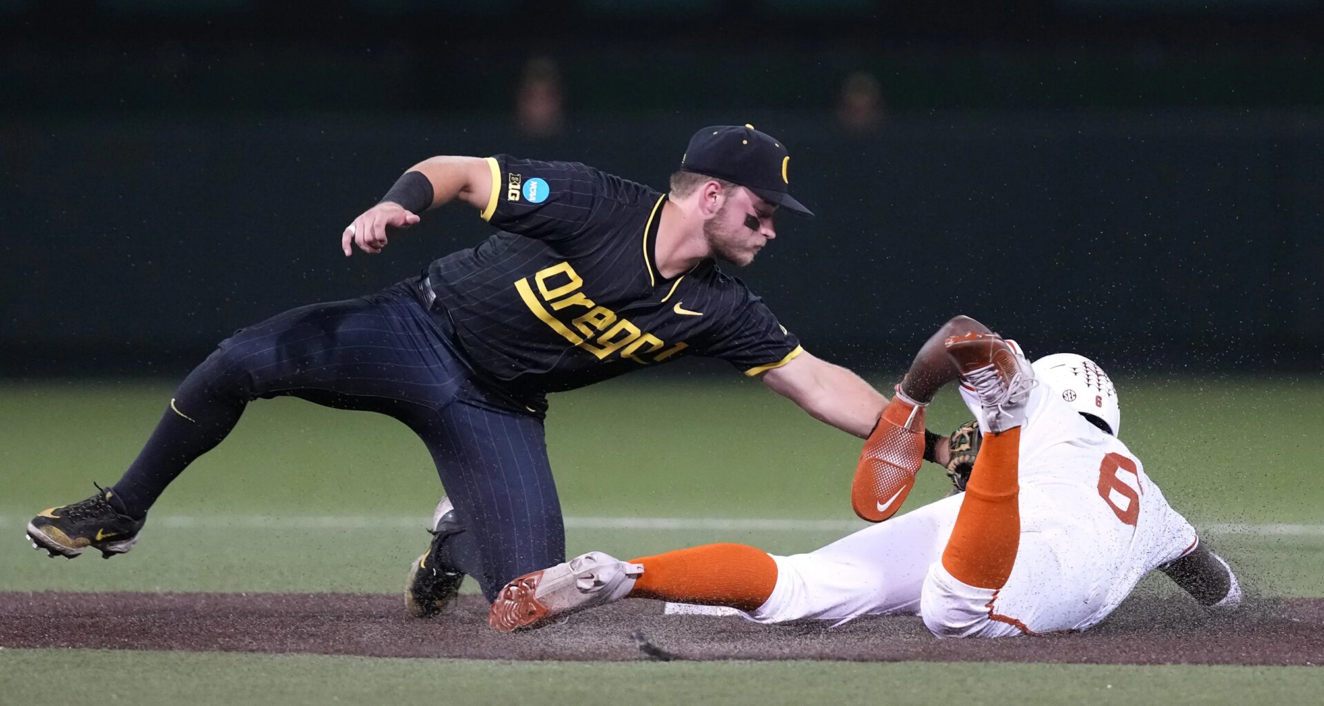Oregon faces Texas with season at stake in Super Regional; live updates