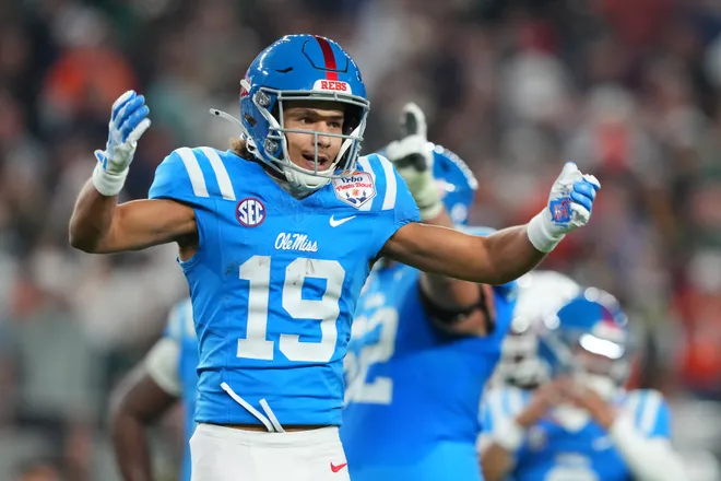 Jan 8, 2026; Glendale, AZ, USA; Mississippi Rebels wide receiver Cayden Lee (19) reacts in the second half during the 2026 Fiesta Bowl and semifinal game of the College Football Playoff at State Farm Stadium. Mandatory Credit: Joe Camporeale-Imagn Images
