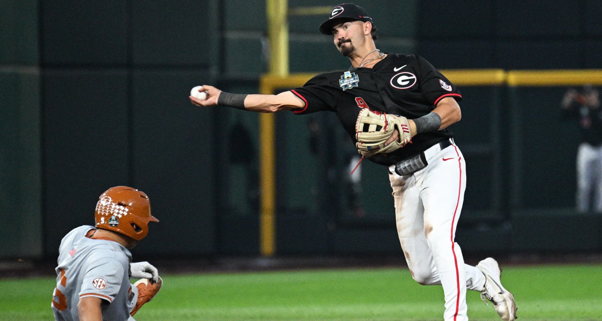 Georgia baseball beats Texas 7-1 in College World Series