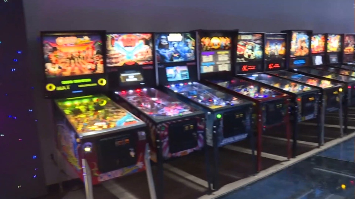 Retro arcade offers free play for dads on Father’s Day