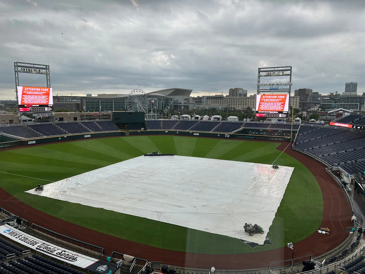 Georgia baseball College World Series game vs. Texas in weather delay