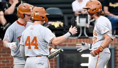 Texas baseball beats UCSB, advance to Super Regional