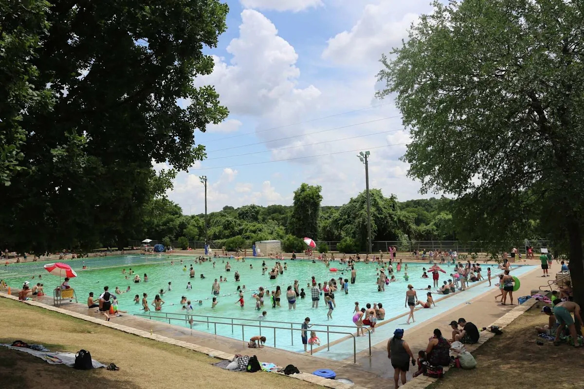 Texas' oldest swimming pool temporarily closes due to repairs