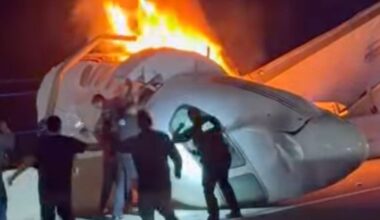 1 killed when small plane crashes on Texas highway