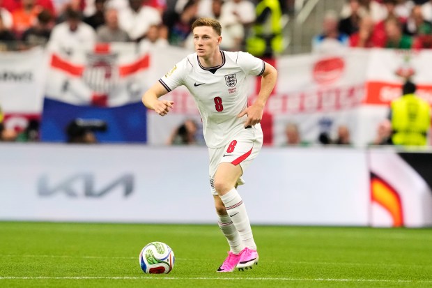 England's Elliot Anderson controls the ball during the World Cup Group L soccer match between England and Croatia in Arlington, Texas, Wednesday, June 17, 2026. (AP Photo/Tony Gutierrez)