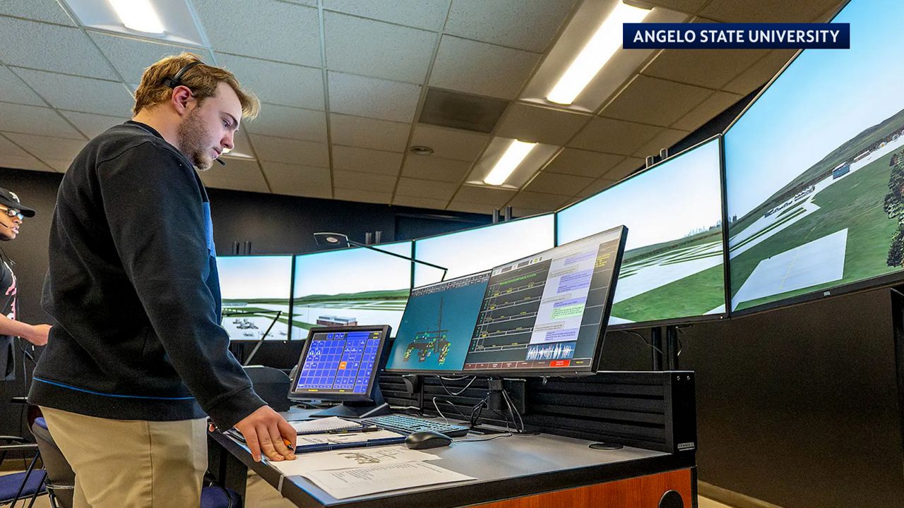 First Texas college joins air traffic controller program