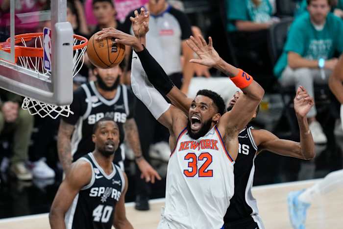 Brunson scores 30 and Knicks finish on 11-0 run, steal Game 1 from Spurs with 105-95 win