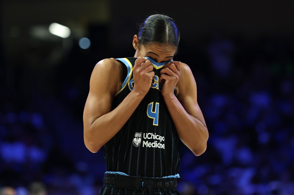 Chicago Sky fall 93-92 to Dallas Wings for 10th loss in 11 games