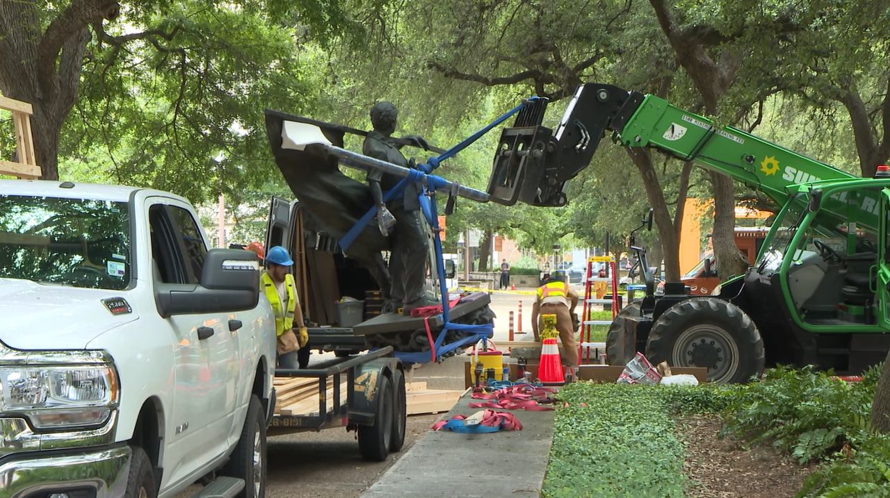 A statue of César Chávez is removed from the University of Texas at Austin campus. (Spectrum News 1)