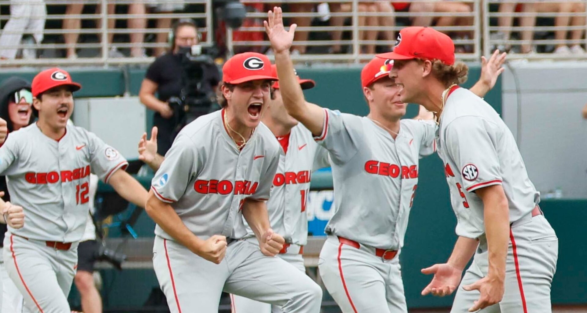 Georgia baseball bests Texas to open College World Series with a win
