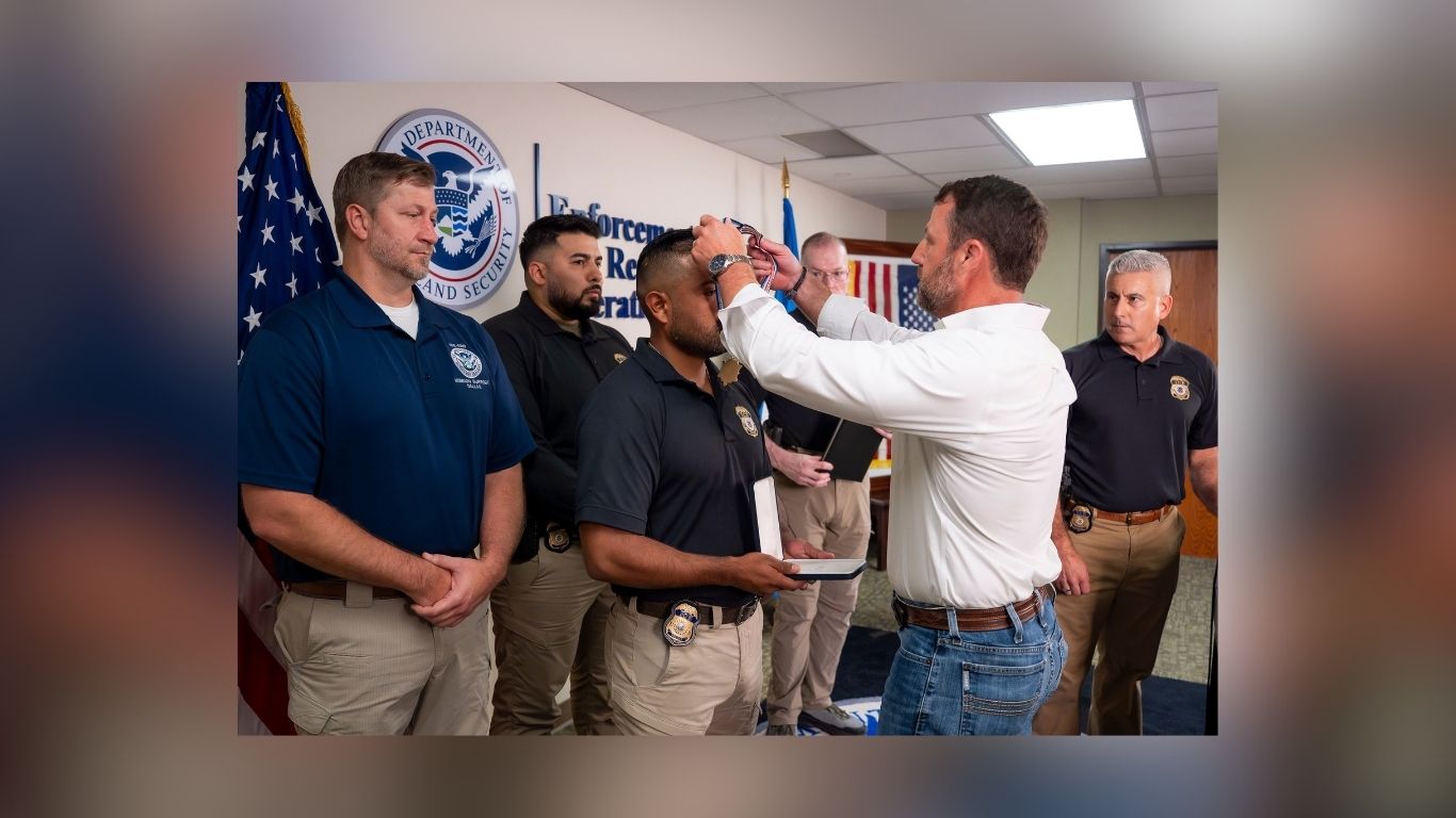 Mullin Honors Dallas ICE Officers After 2025 Shooting