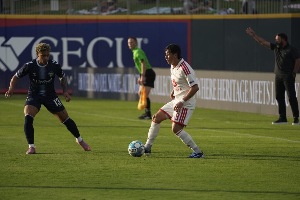 Diego Gomez controls the ball as Phoenix Rising draws 1-1 with El Paso Locomotive.