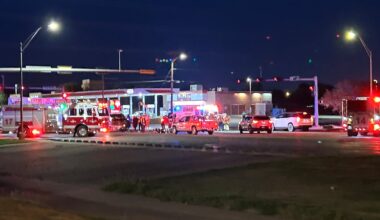 1 seriously injured in motorcycle crash near 98th St. and Indiana Ave.