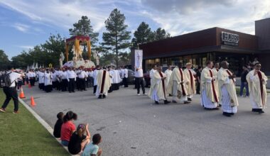 Tulsa Catholics mark Feast of Corpus Christi with procession through city