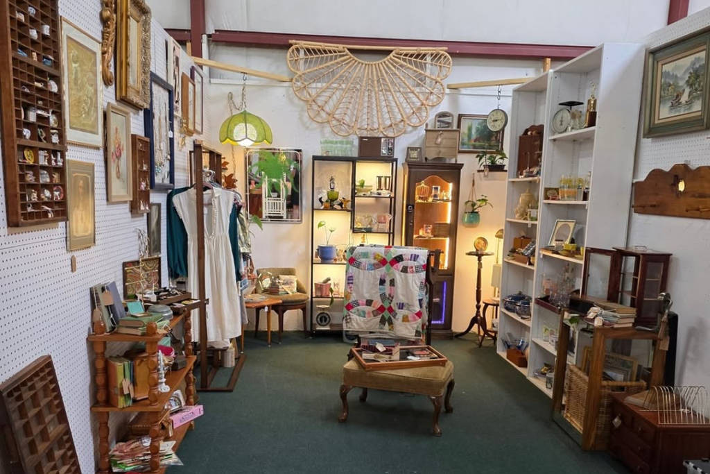 Image shows a booth at the Antique Gallery Houston. 