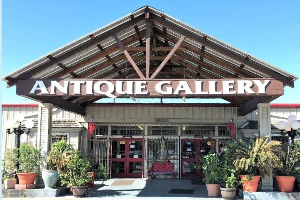 Image shows the entrance to Antique Gallery Houston. 