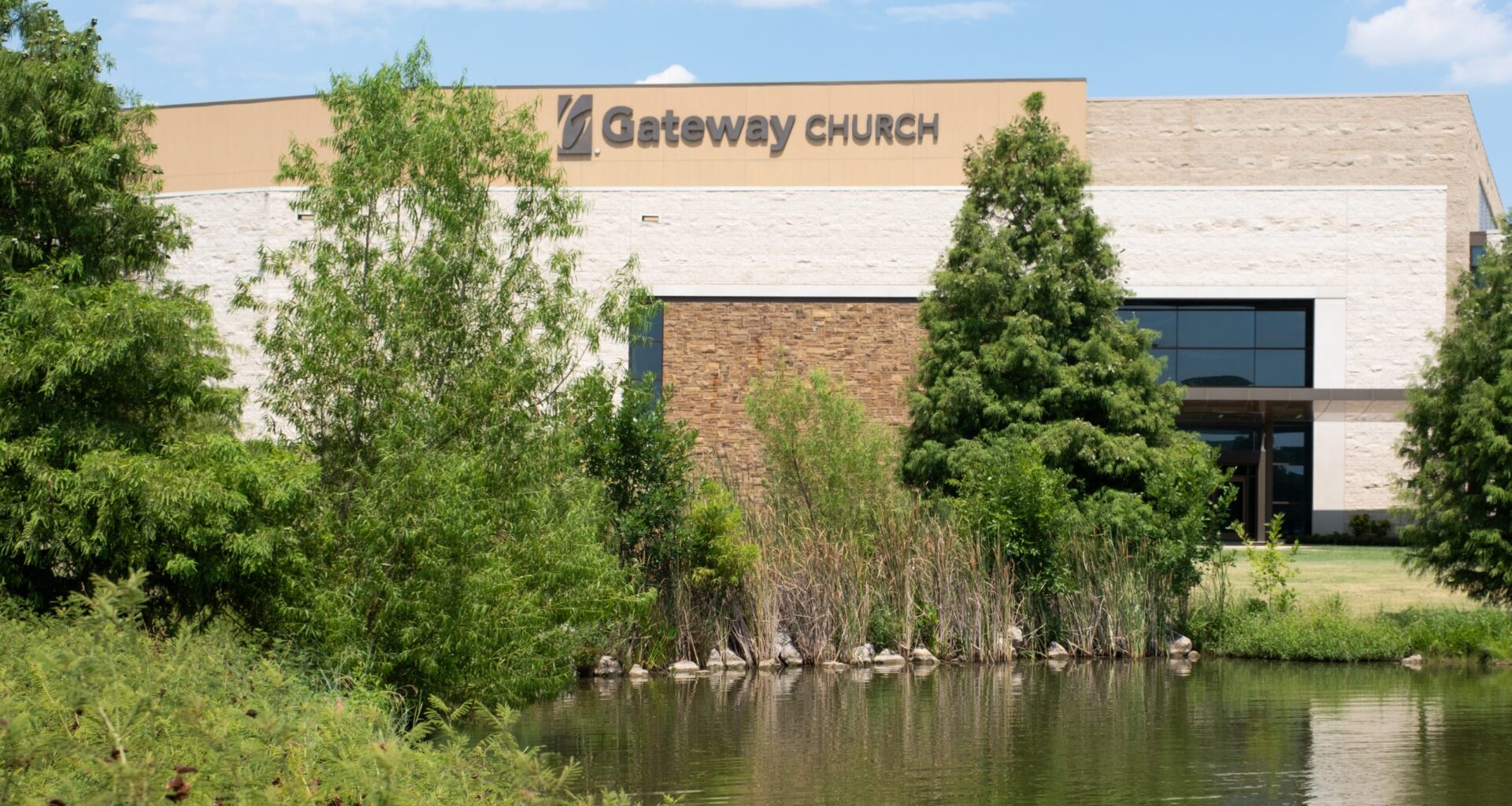 Federal judge dismisses Gateway Church, Robert Morris tithing lawsuit