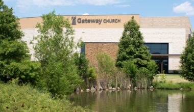 Federal judge dismisses Gateway Church, Robert Morris tithing lawsuit