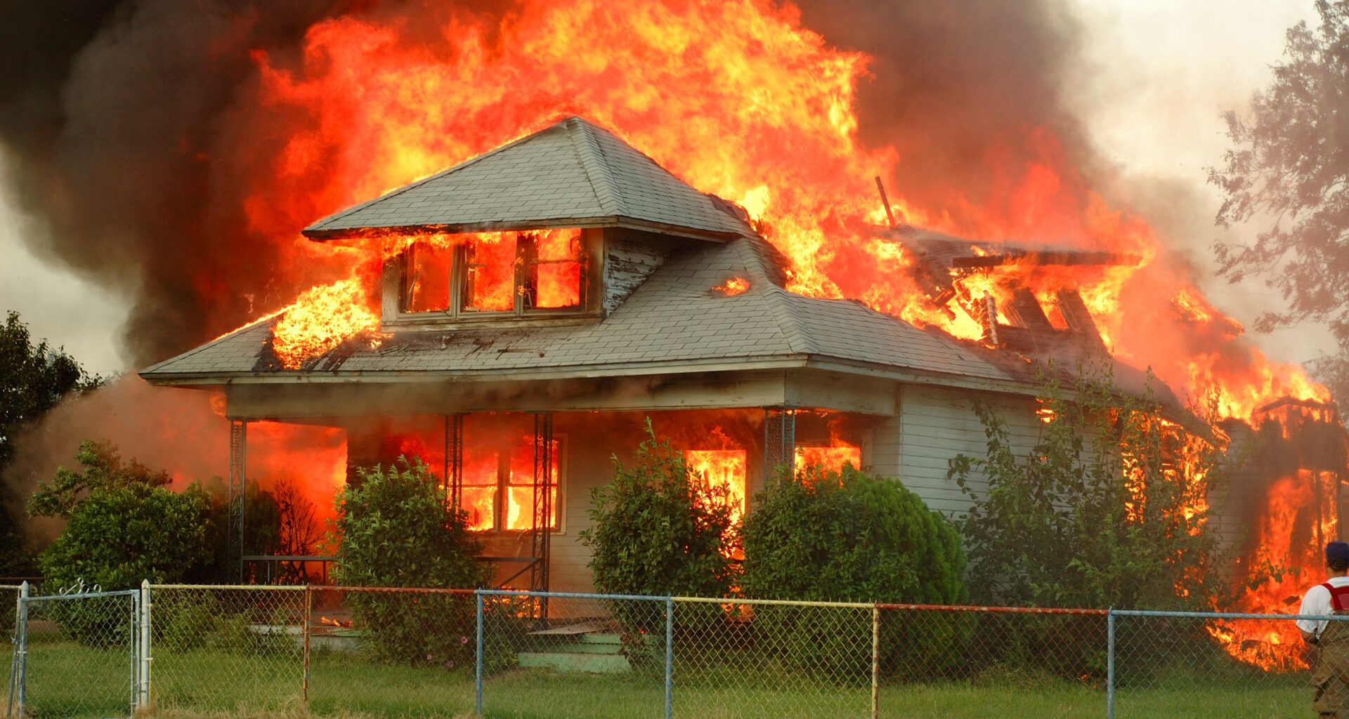 Texas Man Rescues Two Girls From Fort Worth House Fire