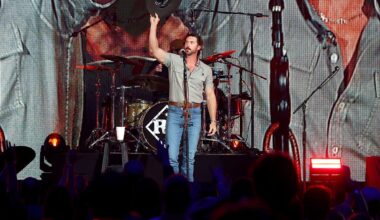 Riley Green Announces Additional Dates to Cowboy As It Gets Tour