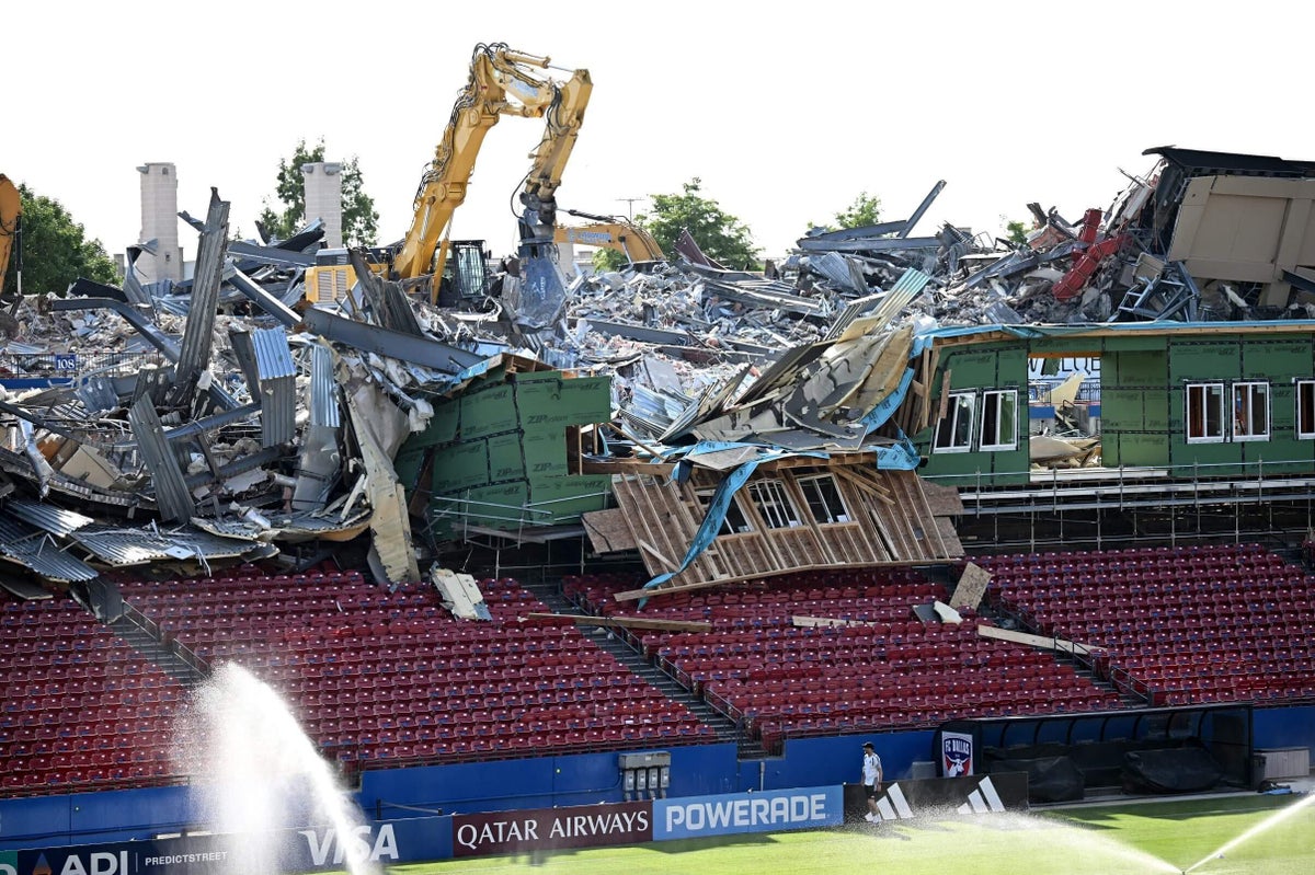 Explaining why Sweden’s World Cup training base is crumbling around them: ‘What the hell happened?’