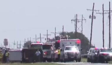2 killed, 6-year-old boy seriously injured in crash on FM 1585 near Hwy 62/82