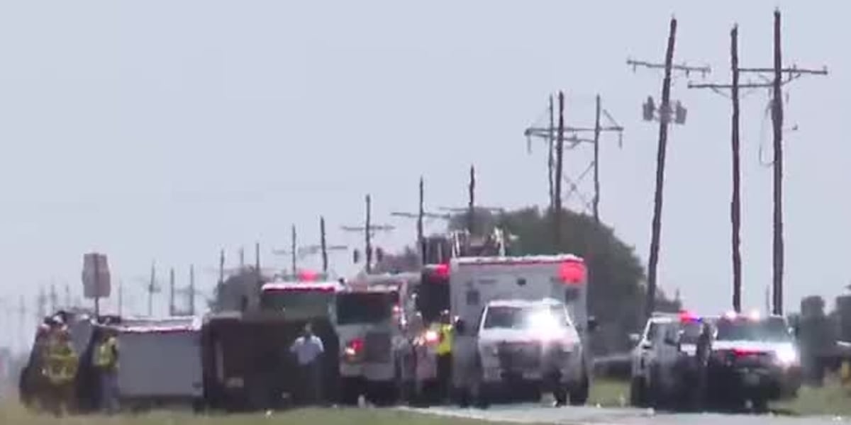 2 killed, 6-year-old boy seriously injured in crash on FM 1585 near Hwy 62/82