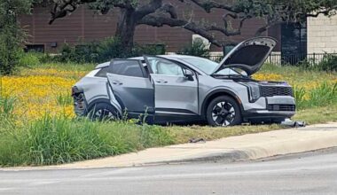 Semitruck crash critically injures 1, sends 2 others to hospital in far west Bexar County, BCSO says