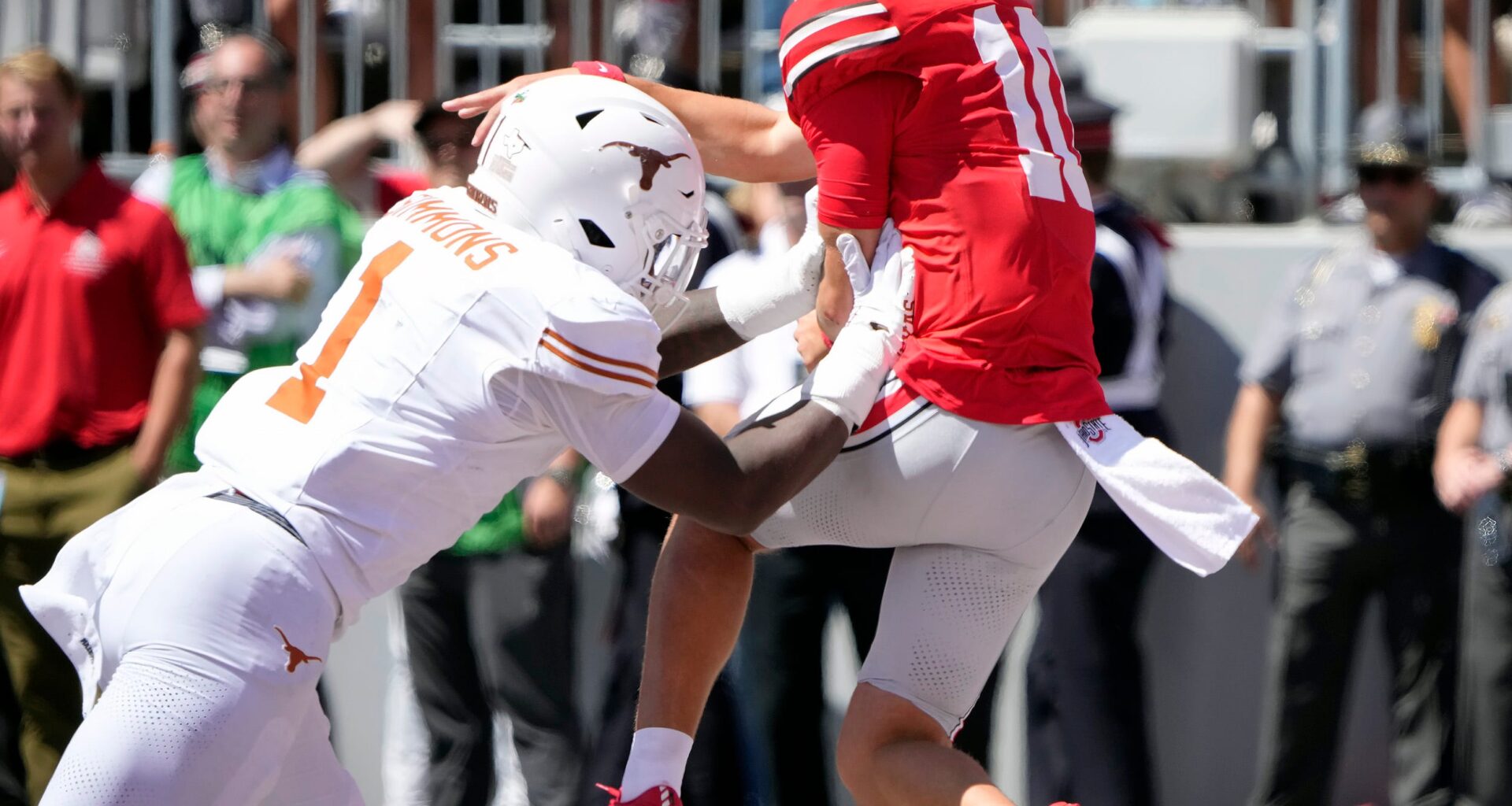 Texas Longhorns star Colin Simmons sends firm message to Ohio State football months before the two teams face off in Austin