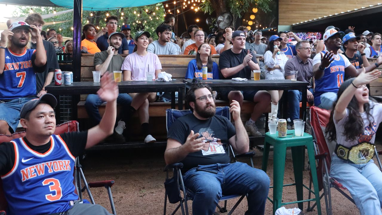 Pockets of New Yorkers living in Texas cheer on Knicks