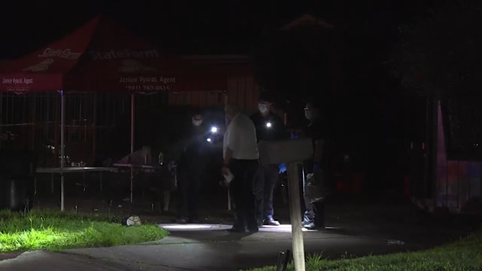 1 dead, 1 critically hurt after shooting at crawfish boil in northeast Houston, HPD says