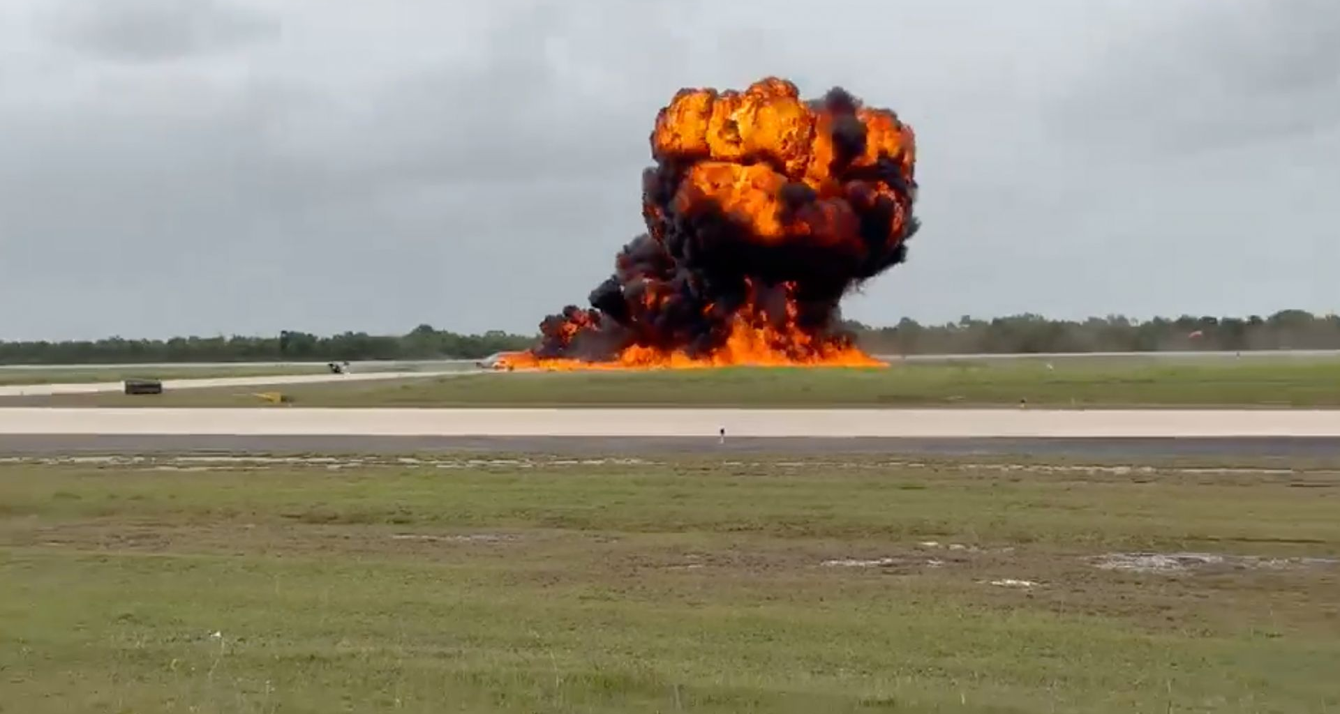 Texas-bound jet crashes during emergency landing in Dominican Republic | Aviation News