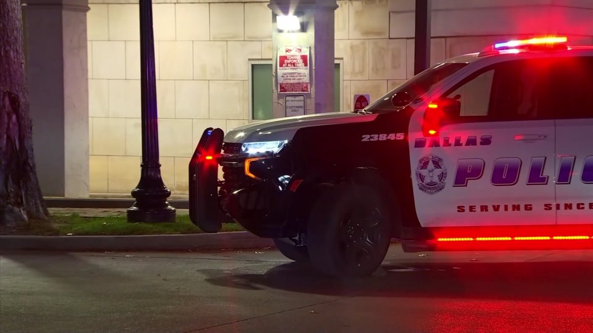 Dallas crowd hit by vehicle leaves at least 4 injured, driver arrested – NBC 5 Dallas-Fort Worth